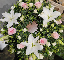 Load image into Gallery viewer, Mixed Flower Wreath
