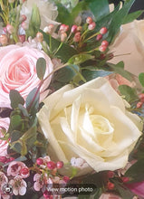 Load image into Gallery viewer, 12 MIXED ROSES
