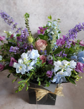 Load image into Gallery viewer, SEASONAL BOUQUET
