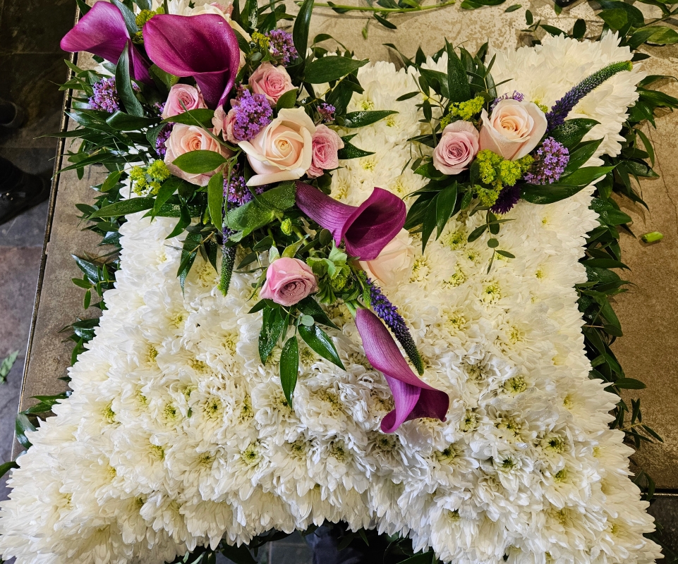 Based Cushion with Foliage