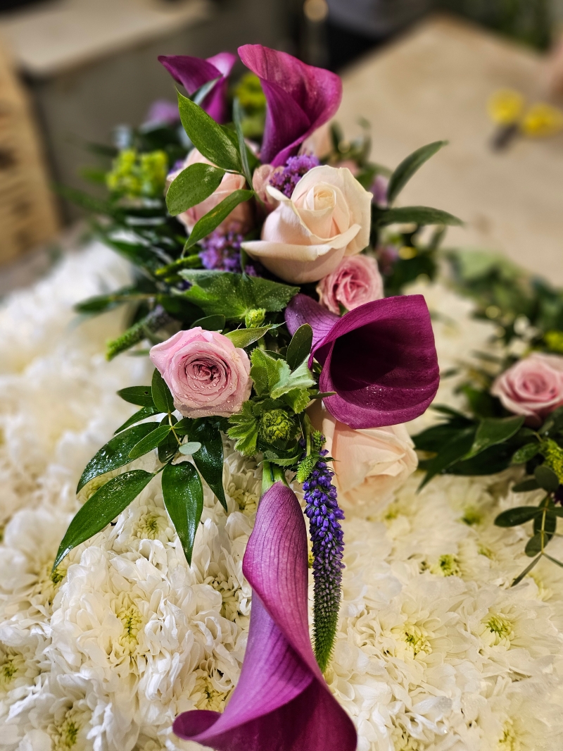 Based Cushion with Foliage