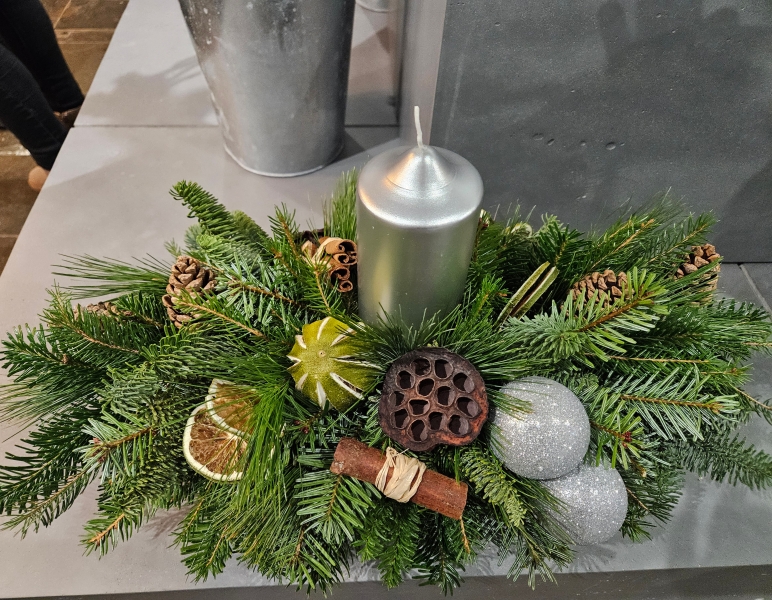 Large Oval Christmas Arrangement