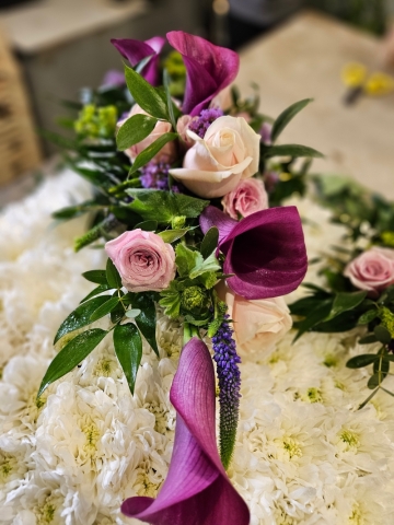 Based Cushion with Foliage